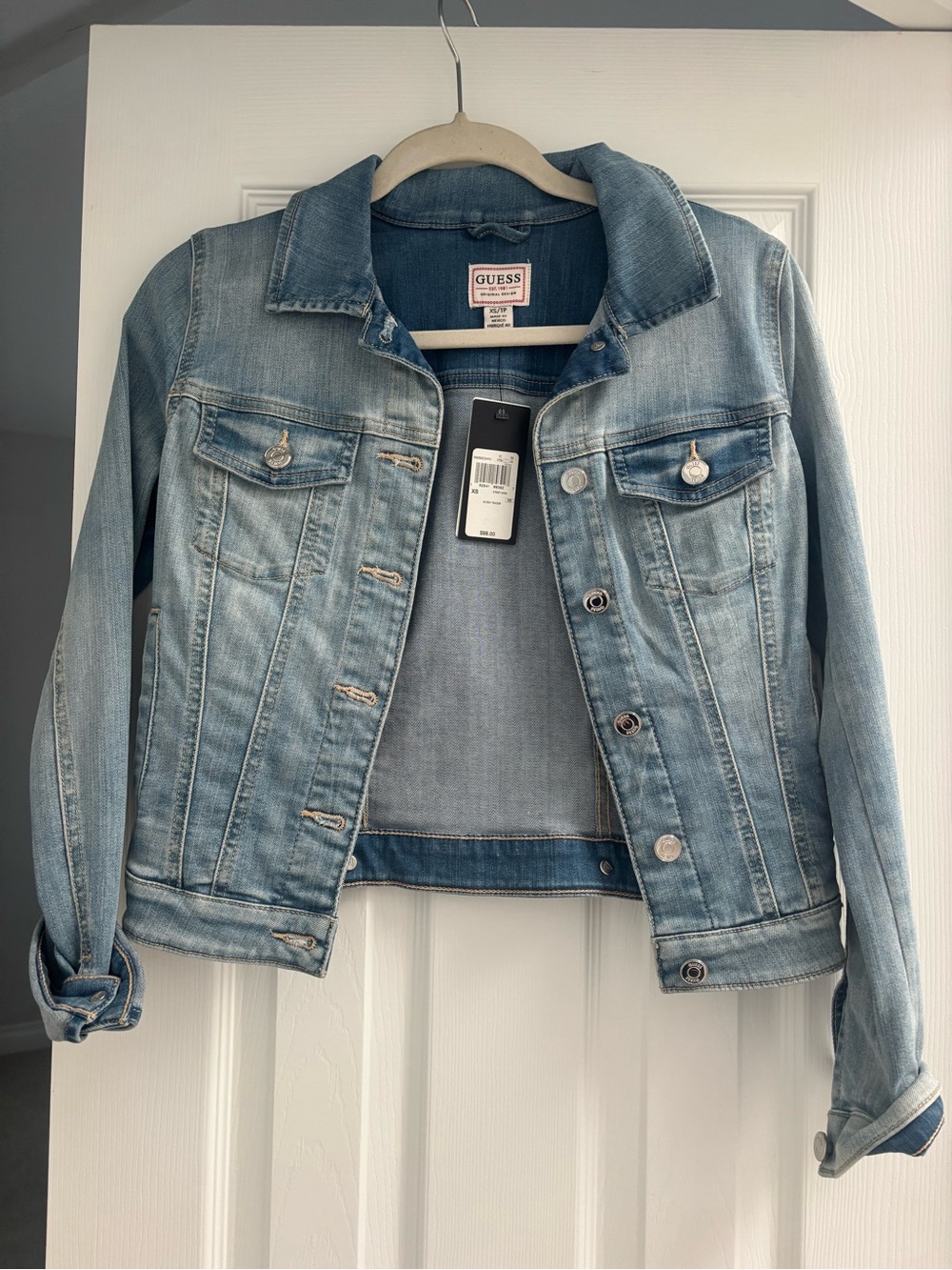 NWT GUESS Light Wash Denim Jacket - Light Blue size XS new w tags silver buttons